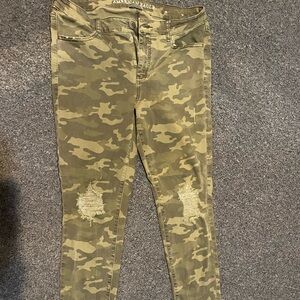 American eagle camo jegging jeans size 14 distressed